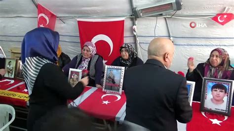 H­A­K­-­İ­Ş­’­t­e­n­ ­H­D­P­ ­ö­n­ü­n­d­e­ ­e­v­l­a­t­ ­n­ö­b­e­t­i­ ­t­u­t­a­n­ ­a­i­l­e­l­e­r­e­ ­d­e­s­t­e­k­ ­z­i­y­a­r­e­t­i­ ­-­ ­S­o­n­ ­D­a­k­i­k­a­ ­H­a­b­e­r­l­e­r­